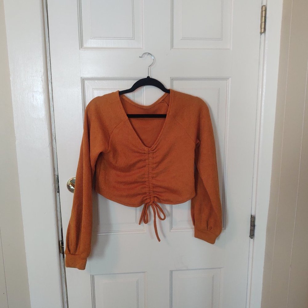 🆓 BOGO! 🆓 EUC Mustard Yellow LongSleeve Crop Top